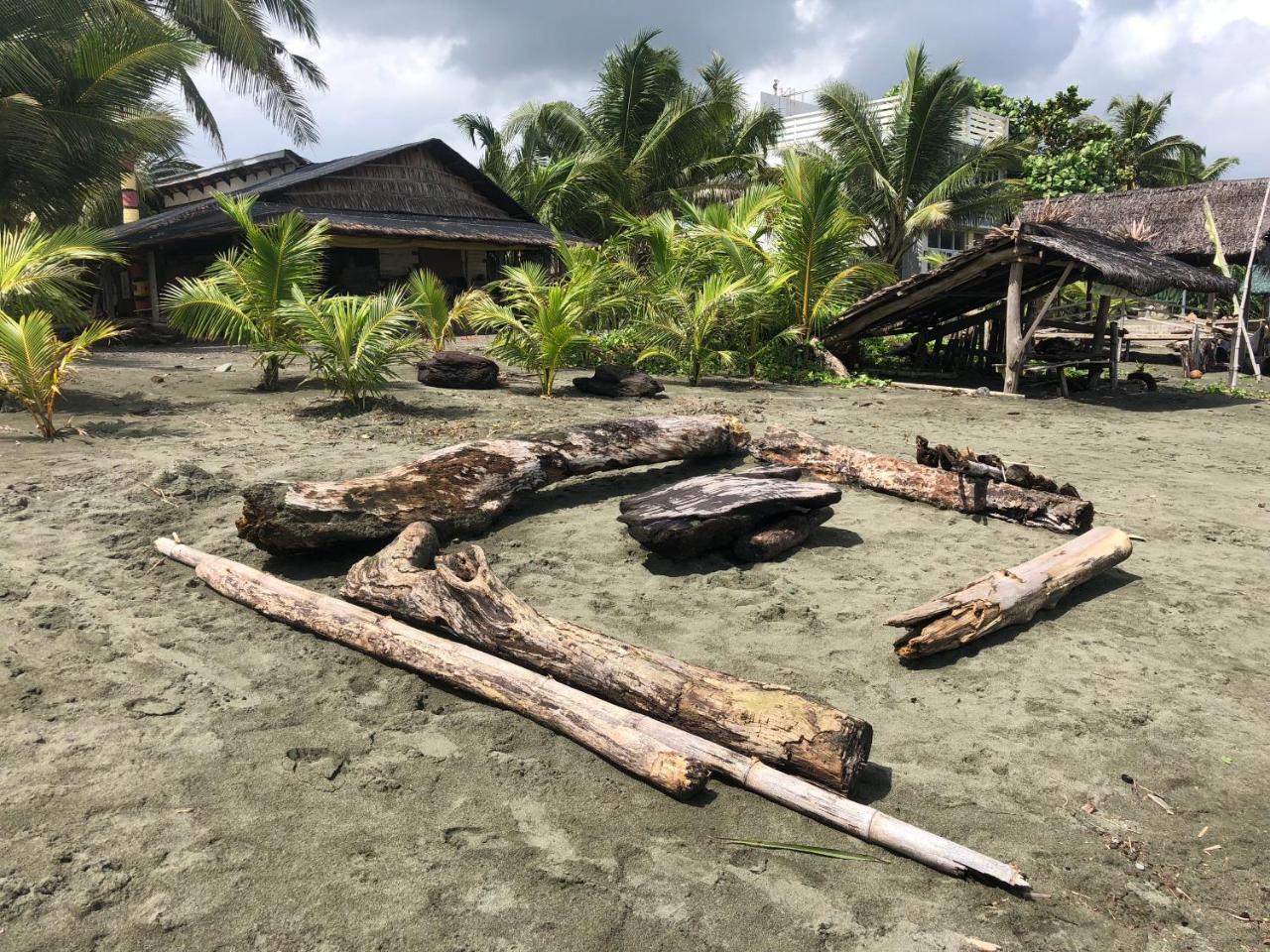 North Shore Surf Camp Hotell Baler Eksteriør bilde